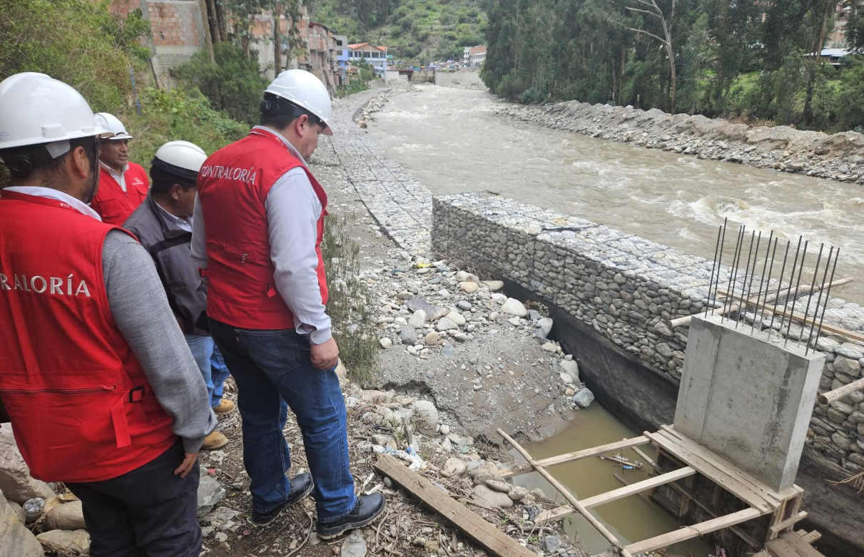 CONTRALORÍA REALIZA CONTROL CONCURRENTE A OBRA DE DEFENSA RIBEREÑA EN EL RÍO CHALHUANCA